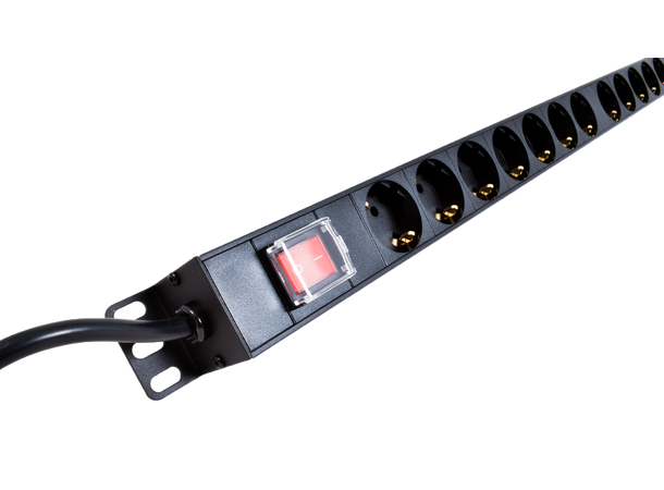 Linkit grenuttag 15 x CEE 7/4 3m CEE 7/7 | 16A | Vertical installation 